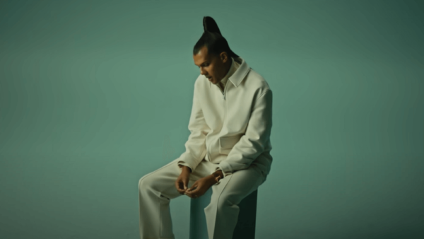 Stromae, L'enfer (2022), still from official videoclip.